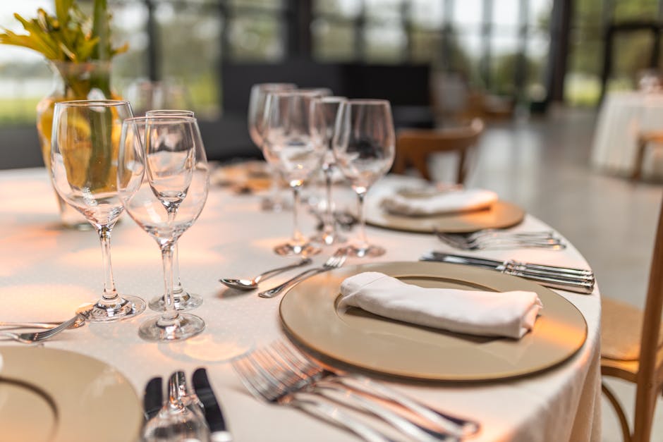 Tavola elegante di un ristorante di alta cucina